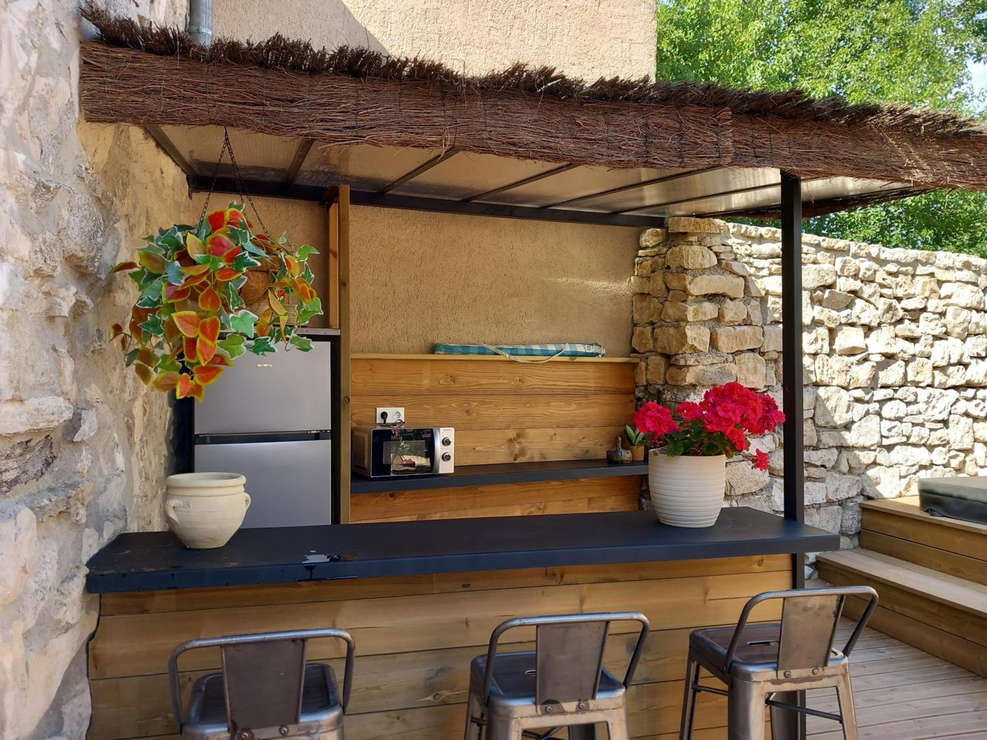 Chez Daniele Chambre Avec Jacuzzi Et Terrasse Privee Murs  Екстериор снимка